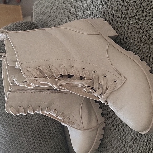 Super Cute True Craft Boots - Picture 3 of 7